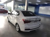 Bán Hyundai Grand i10 2019 số tự động, màu trắng, đi 30.000km