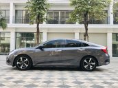 Cần bán gấp Honda Civic sản xuất năm 2017, giá mềm