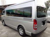 Bán xe Toyota Hiace sản xuất 2018, màu bạc còn mới