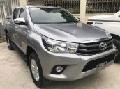 Bán Toyota Hilux 2.4E 4x2 MT năm 2016, màu bạc, nhập khẩu