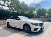 Bán chiếc Mercedes-Benz E300 AMG trắng/nâu sản xuất 2019