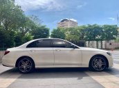 Bán chiếc Mercedes-Benz E300 AMG trắng/nâu sản xuất 2019