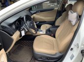 Cần bán gấp Hyundai Sonata năm 2010, màu trắng