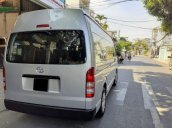 Bán xe Toyota Hiace sản xuất 2018, màu bạc còn mới