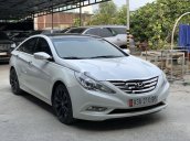 Cần bán gấp Hyundai Sonata năm 2010, màu trắng