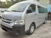 Bán xe Toyota Hiace sản xuất 2018, màu bạc còn mới