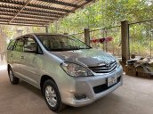 Cần bán Toyota Innova sản xuất năm 2010, giá mềm