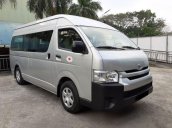 Bán xe Toyota Hiace sản xuất 2018, màu bạc còn mới