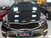 Cần bán gấp Kia Rondo đời 2017, màu đen chính chủ