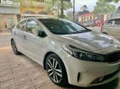 Bán Kia Cerato năm sản xuất 2017, màu trắng, xe gia đình