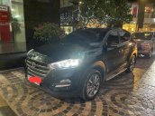 Cần bán xe Hyundai Tucson đời 2019, màu đen 