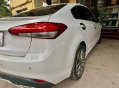 Bán Kia Cerato năm sản xuất 2017, màu trắng, xe gia đình