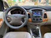 Xe Toyota Innova 2009, màu bạc còn mới