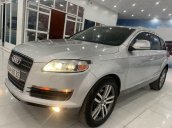 Xe Audi Q7 năm sản xuất 2006, màu bạc, nhập khẩu 