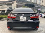 Cần bán gấp Toyota Camry năm 2017 còn mới