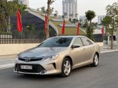 Bán xe Toyota Camry đăng ký 2015, màu vàng xe gia đình giá tốt 818 triệu đồng