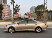 Bán xe Toyota Camry đăng ký 2015, màu vàng xe gia đình giá tốt 818 triệu đồng