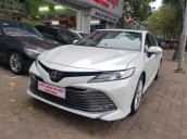 Toyota Camry 2.5Q trắng tinh khôi. Xe tư nhân 1 chủ từ đầu, sx 2020, đk t3/2020, chạy chuẩn 4200km