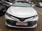 Toyota Camry 2.5Q trắng tinh khôi. Xe tư nhân 1 chủ từ đầu, sx 2020, đk t3/2020, chạy chuẩn 4200km