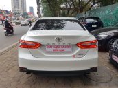 Toyota Camry 2.5Q trắng tinh khôi. Xe tư nhân 1 chủ từ đầu, sx 2020, đk t3/2020, chạy chuẩn 4200km