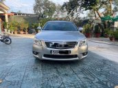 Cần bán gấp Toyota Camry 2.4 năm sản xuất 2010, giá tốt