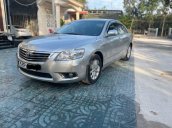 Cần bán gấp Toyota Camry 2.4 năm sản xuất 2010, giá tốt