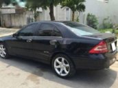 Xe Mercedes C200 sản xuất năm 2005, màu đen, xe nhập