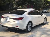 Cần bán gấp Mazda 6 2.0 năm 2015, màu trắng