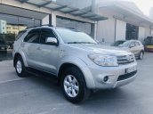 Toyota Fortuner V 2.7 4x4 2 cầu model 2012 màu bạc