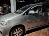 Cần bán gấp Toyota Innova sản xuất 2016, màu bạc 