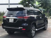 Cần bán lại xe Toyota Fortuner 2.8V đời 2018, màu đen