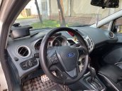 Xe Ford Fiesta đời 2011, màu trắng còn mới