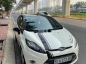 Xe Ford Fiesta đời 2011, màu trắng còn mới