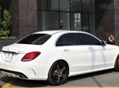 Cần bán lại xe Mercedes C300 2015, màu trắng chính chủ