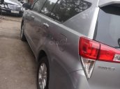 Bán xe Toyota Innova 2.0 E đời 2017 chính chủ, màu xám, mới thay dàn lốp mới, xe nguyên bản, giá tốt