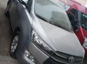 Bán xe Toyota Innova 2.0 E đời 2017 chính chủ, màu xám, mới thay dàn lốp mới, xe nguyên bản, giá tốt