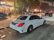 Cần bán Mercedes C300 trắng SX 2017, lăn bánh 29000km, hỗ trợ trả góp 70%, giá 1 tỷ 288