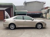 Bán ô tô Toyota Camry năm 2016, màu vàng còn mới