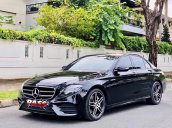 Bán Mercedes E class sản xuất 2019, màu đen còn mới