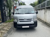 Cần bán gấp Toyota Hiace năm sản xuất 2017, màu bạc, 685 triệu