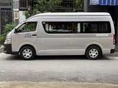 Cần bán gấp Toyota Hiace năm sản xuất 2017, màu bạc, 685 triệu