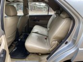 Xe Toyota Fortuner sản xuất năm 2013, màu bạc còn mới, giá tốt