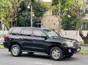 Ưu đãi mua xe giá thấp với chiếc xe Toyota Land Cruiser VX 4.6 V8 đời 2014