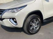 Bán xe Toyota Fortuner 2.7V máy xăng 1 cầu sản xuất năm 2018 đi lướt 2 vạn