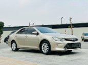 Chính chủ cần bán nhanh chiếc Toyota Camry 2.0E 2015 màu vàng cát