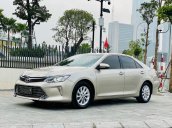 Chính chủ cần bán nhanh chiếc Toyota Camry 2.0E 2015 màu vàng cát