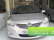 Cần bán lại xe Toyota Vios năm sản xuất 2011, màu bạc