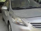 Cần bán lại xe Toyota Vios năm sản xuất 2011, màu bạc