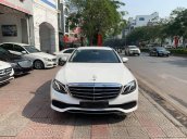 Bán nhanh với giá thấp chiếc Mercedes E200 model 2019, màu trắng