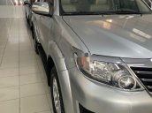 Xe Toyota Fortuner năm 2012, giá thấp, động cơ ổn định 